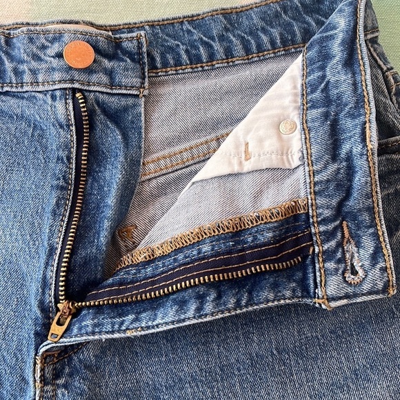 Universal Thread Vintage Bermuda Style Cut Off Raw Hem Denim Jean Shorts - Picture 5 of 13